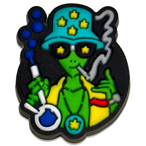 Alien Doing His Smoke Work : Shoe Charm